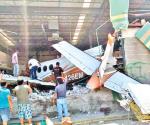Avioneta se estrella en Bodega Aurrerá; 3 muertos y 4 heridos