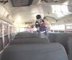 Aplican sanitizante en microbuses y taxis
