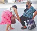 Abuelita herida al caer de microbús