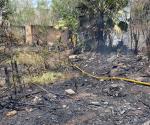 Arde maleza en predio abandonado