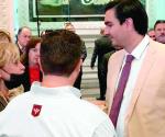 Corren a mujer del informe de Makito