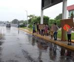 Exigen retiro de caseta y reparación de puente
