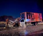 Arde camión por falla mecánica
