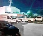 Muere mecánico aplastado por auto