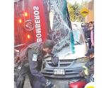 Hieren a bomberos en choque