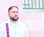 Veta Cruz Roja a un paramédico