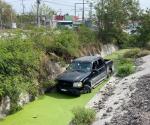 Conductora lesionada al caer a canal