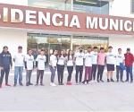 Apoyan a deportistas