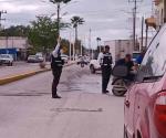 Embiste y lesiona a motociclista