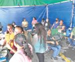Mantienen trabajadores plantón en maquiladora