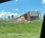 Tráiler impacta a camión; 2 muertos y 3 heridos