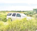 Encuentran camioneta con impactos de bala