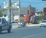Vuelca tracto camión en salida a Monterrey