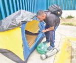 Denuncia migrante que lo discriminan