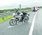 Muere motociclista al derrapar