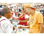 Reparte sus ganancias a los cerillitos