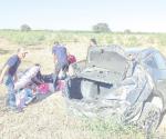 Familia herida en volcadura