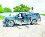 Aseguran camioneta, armas y equipo táctico