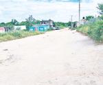 Exigen vecinos pavimentación