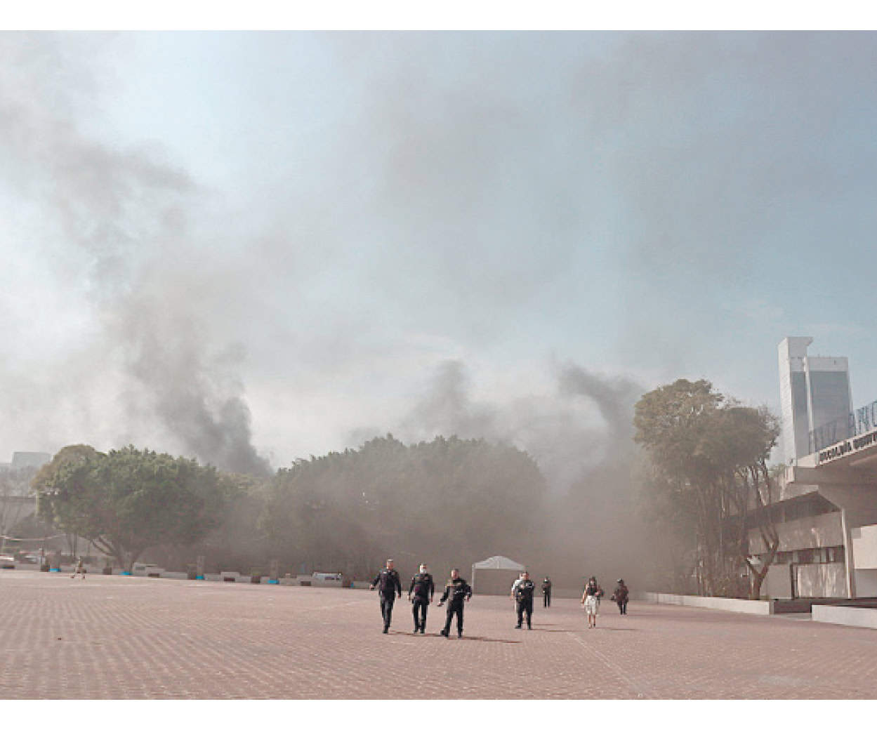 Arde deportivo en CDMX; reportan cuatro muertos