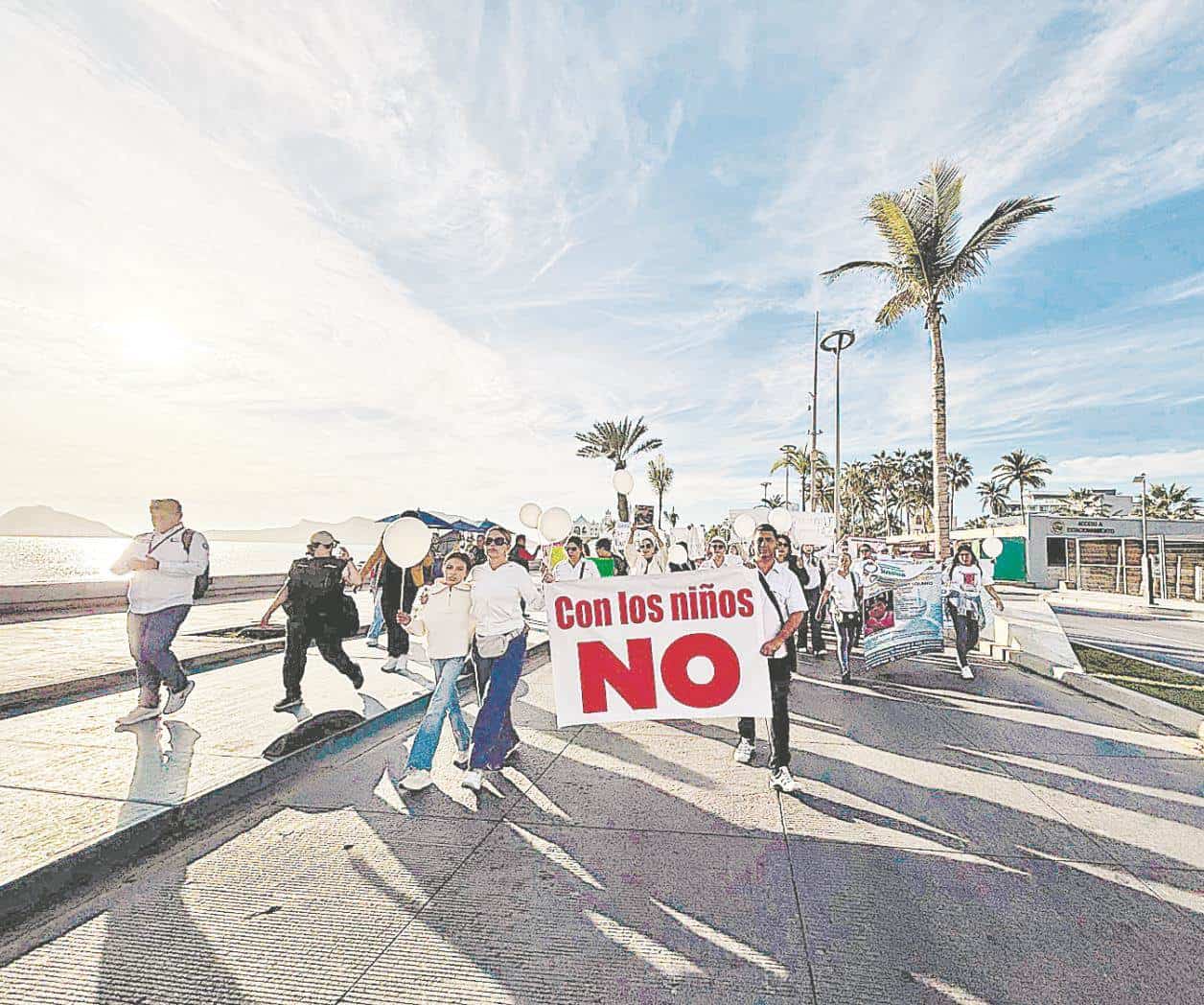 Marchan en Mazatlán por niños Gael y Alexander