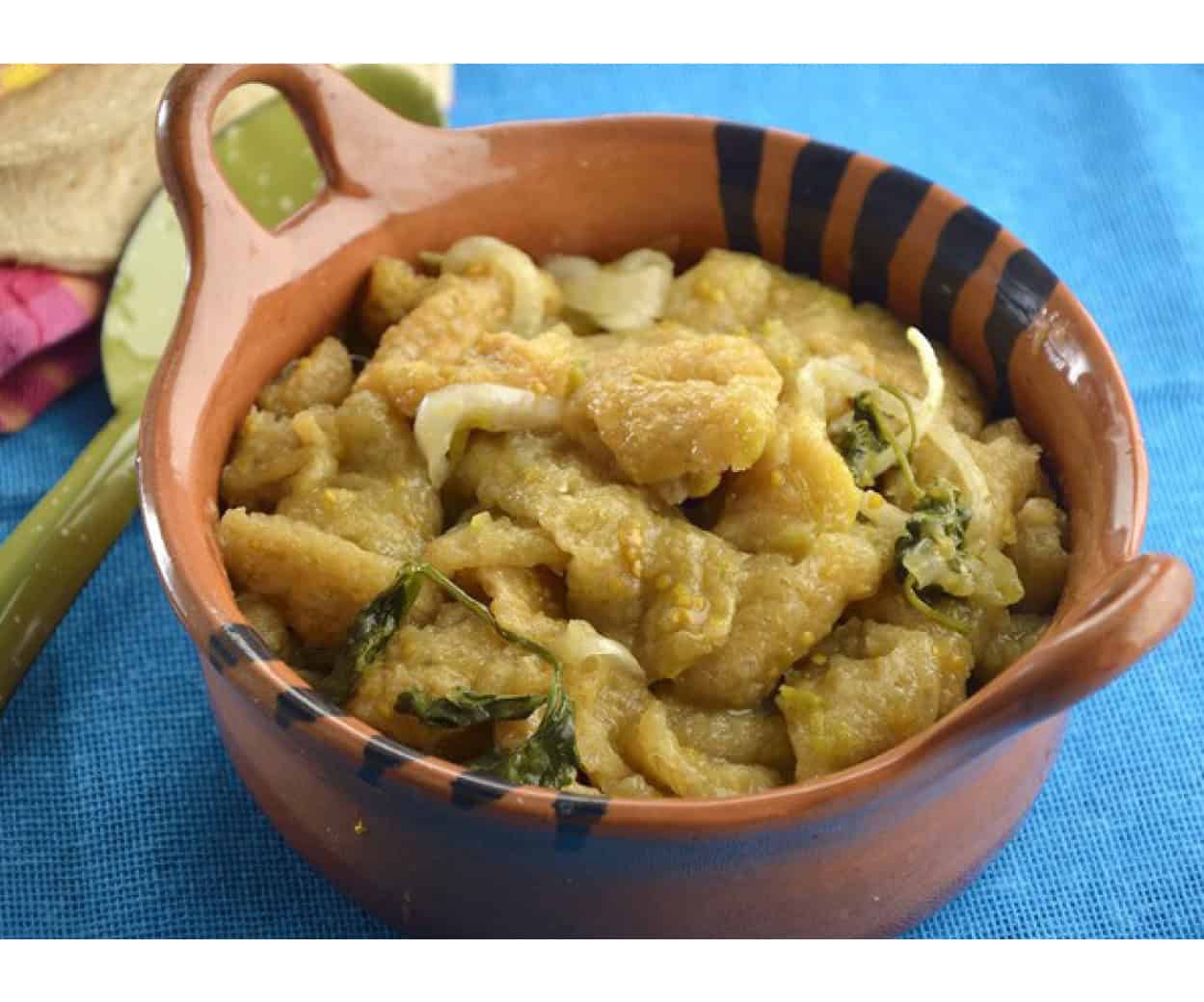 ¿Cómo hacer chicharrón en salsa verde?