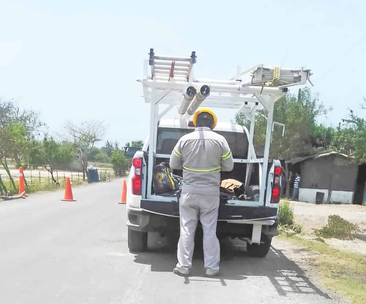 Fuerte viento deja sin luz a familias