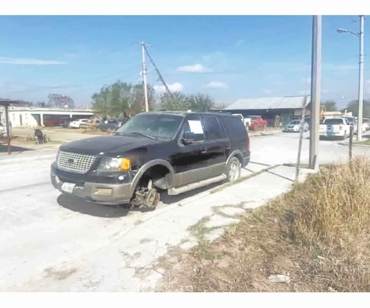 Retiran autos abandonados