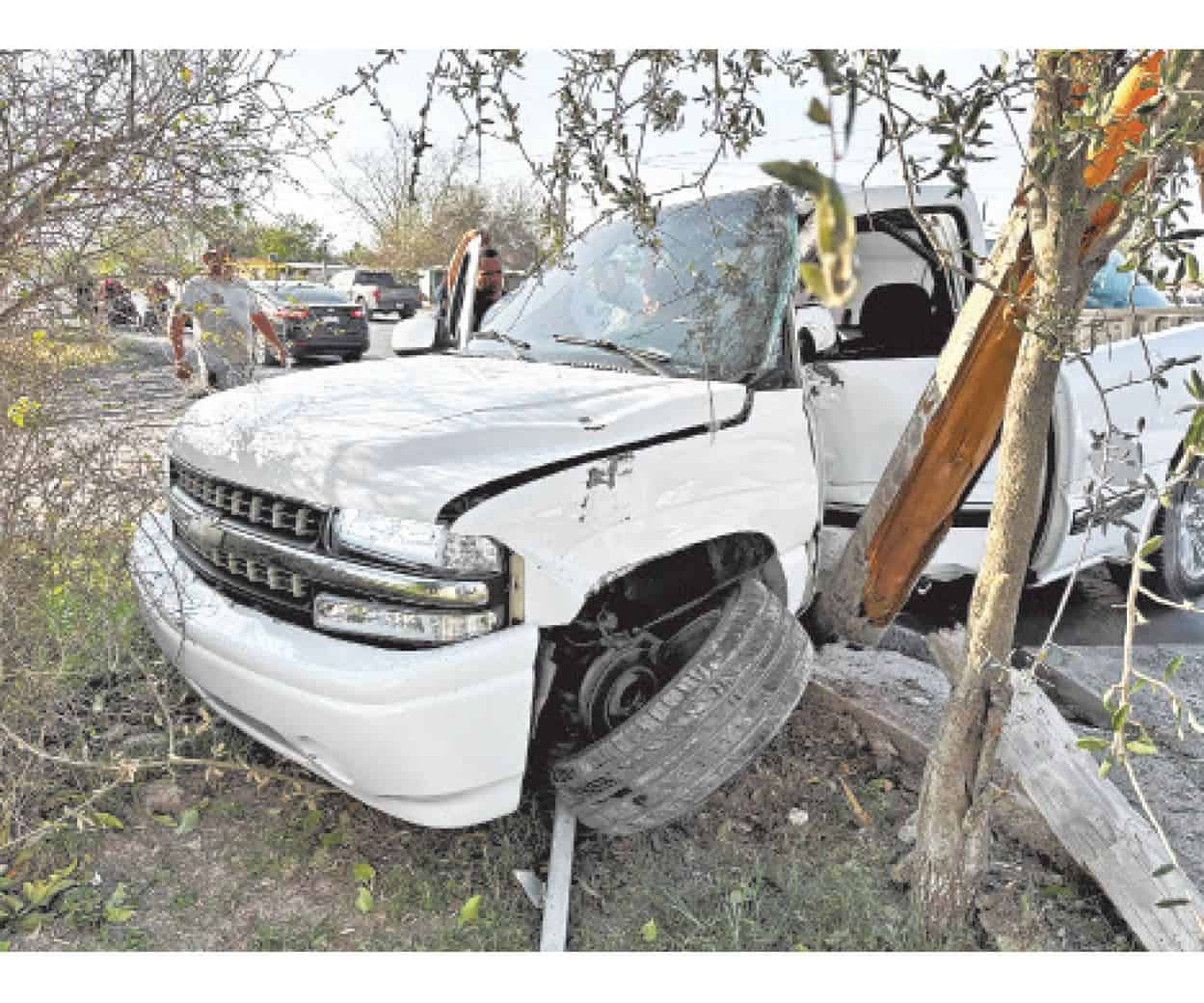 Impacta camioneta por evitar a ciclista