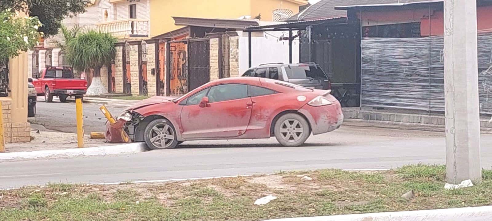 Destroza joven su auto deportivo