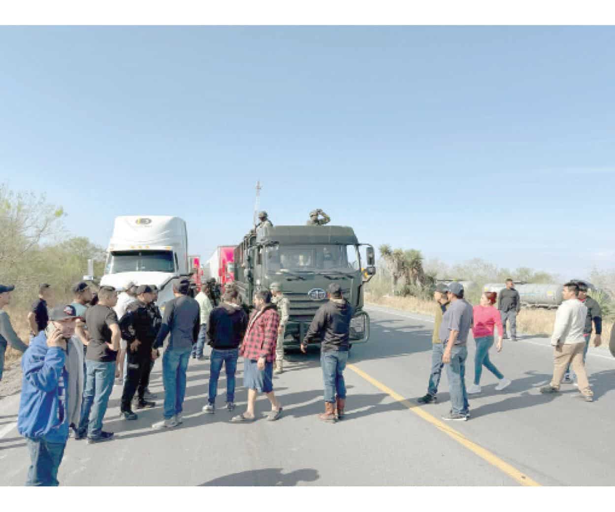 Bloquean carretera