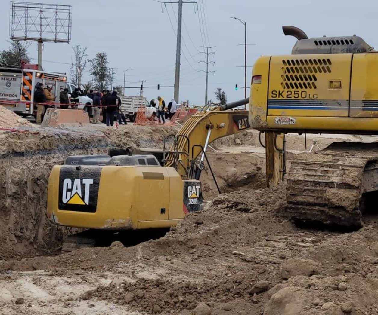 Sepulta talud a obrero y lo rescatan con vida