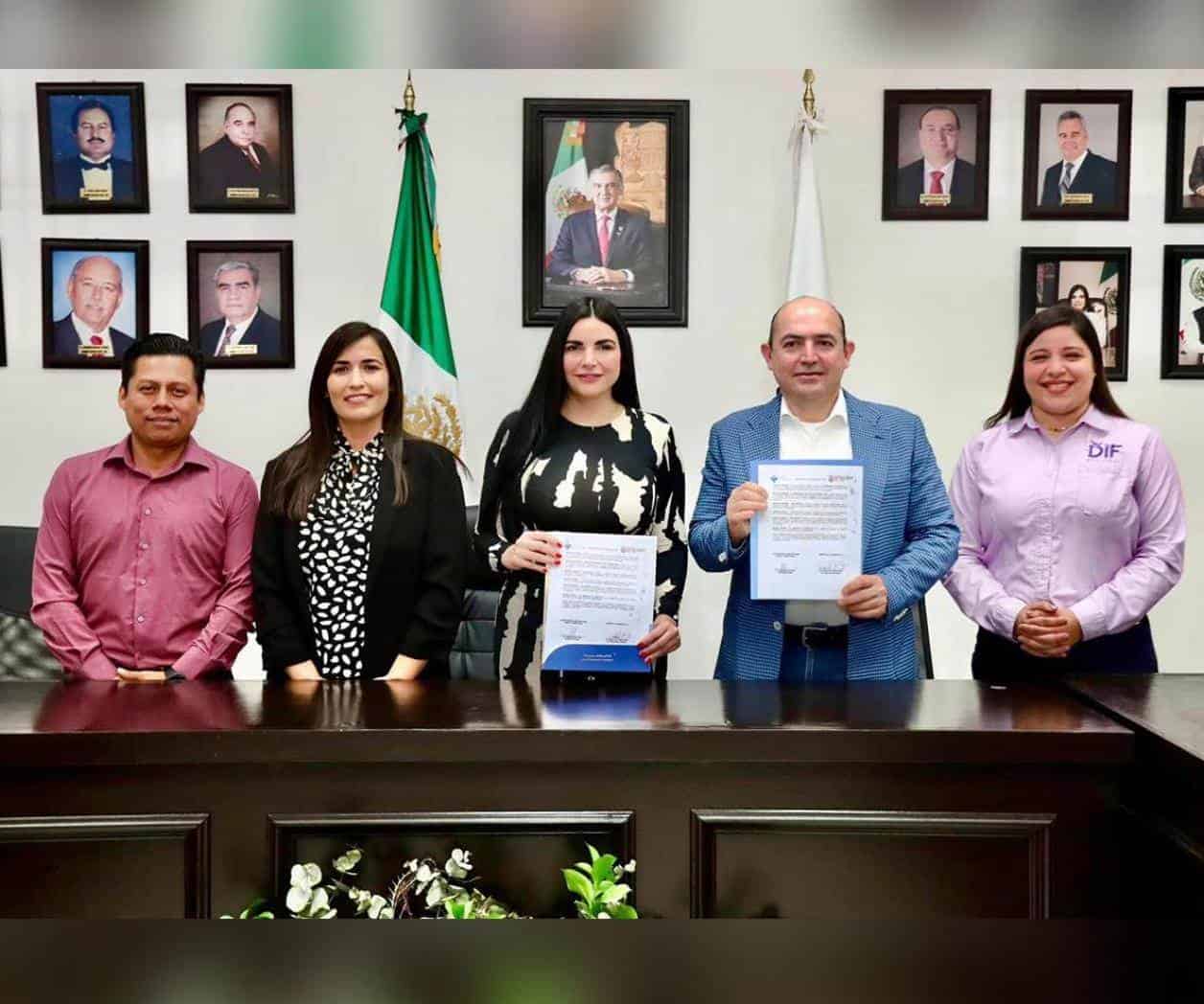 Firma convenio Díaz Ordaz con hospital de NL