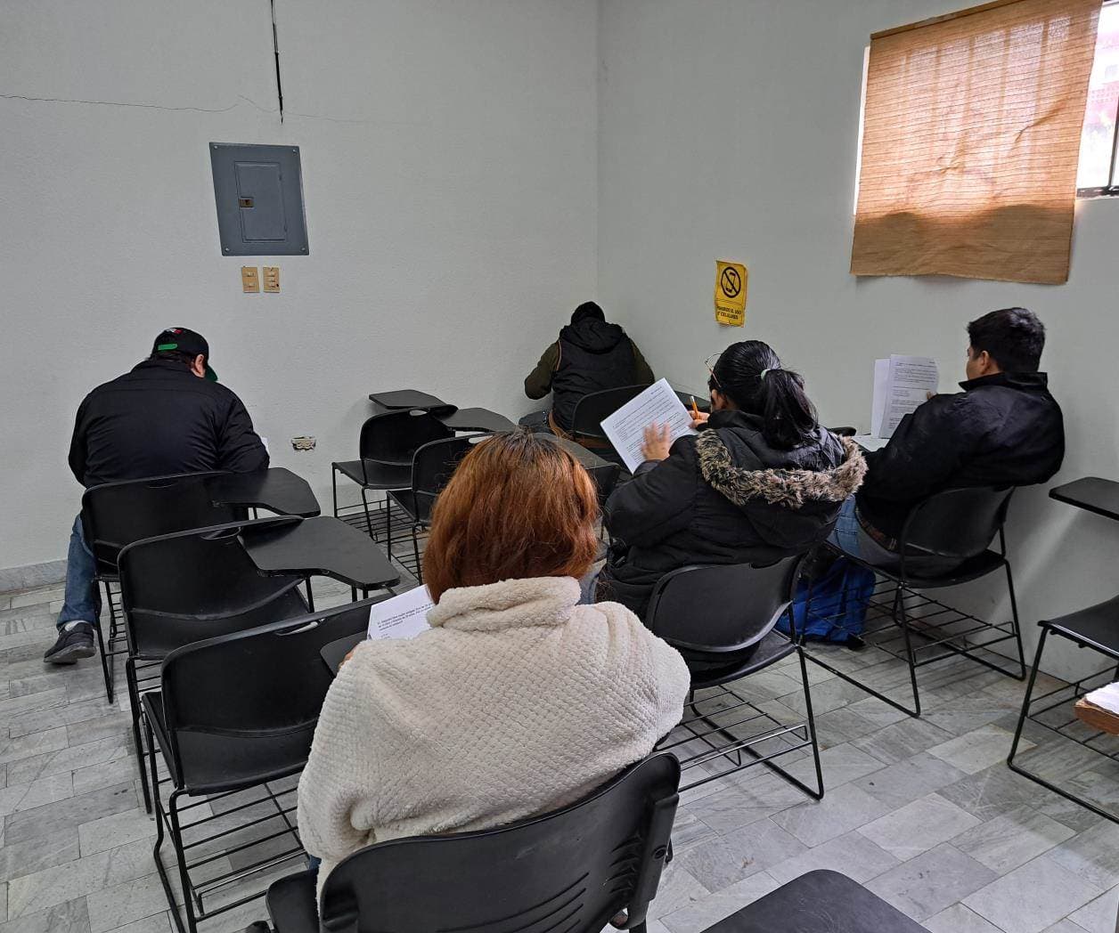 Abaten rezago educativo entre la población adulta