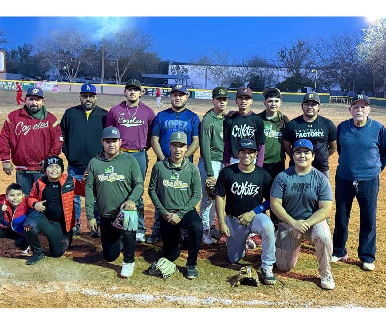 Coyotes apalean a Pura Familia en Liga Burocrática de Softbol