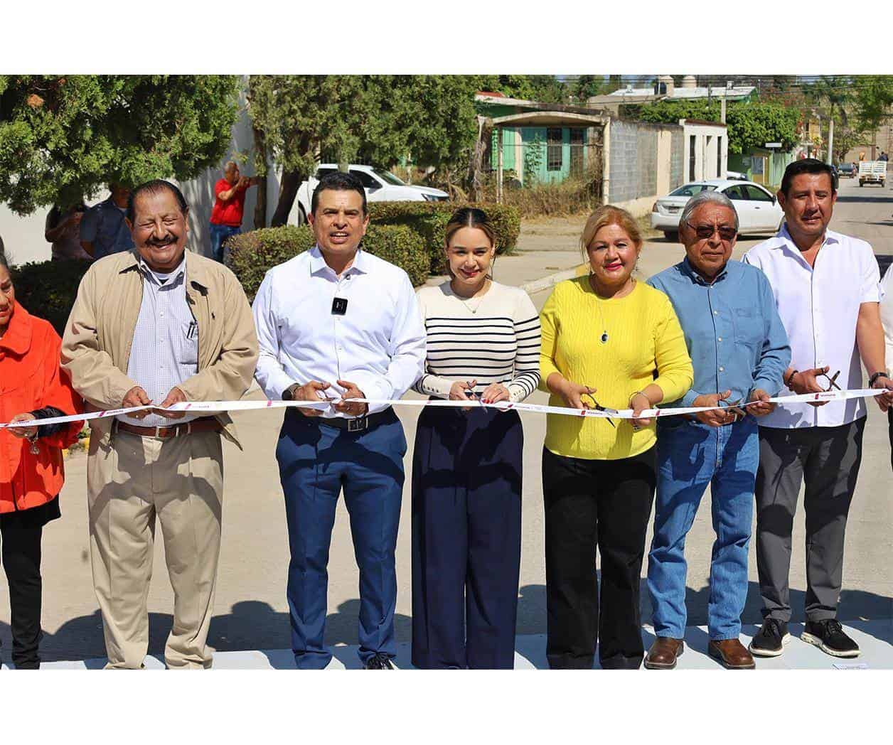 Agradecen vecinos por pavimentación