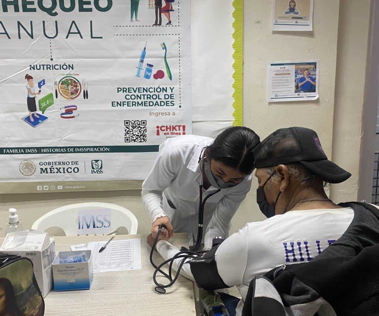 Monitorea IMSS la presión y glucosa