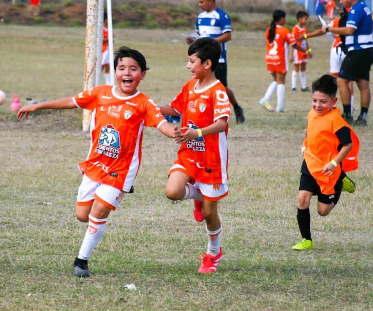 Arranca Tuzos con triunfo ante Pitufos