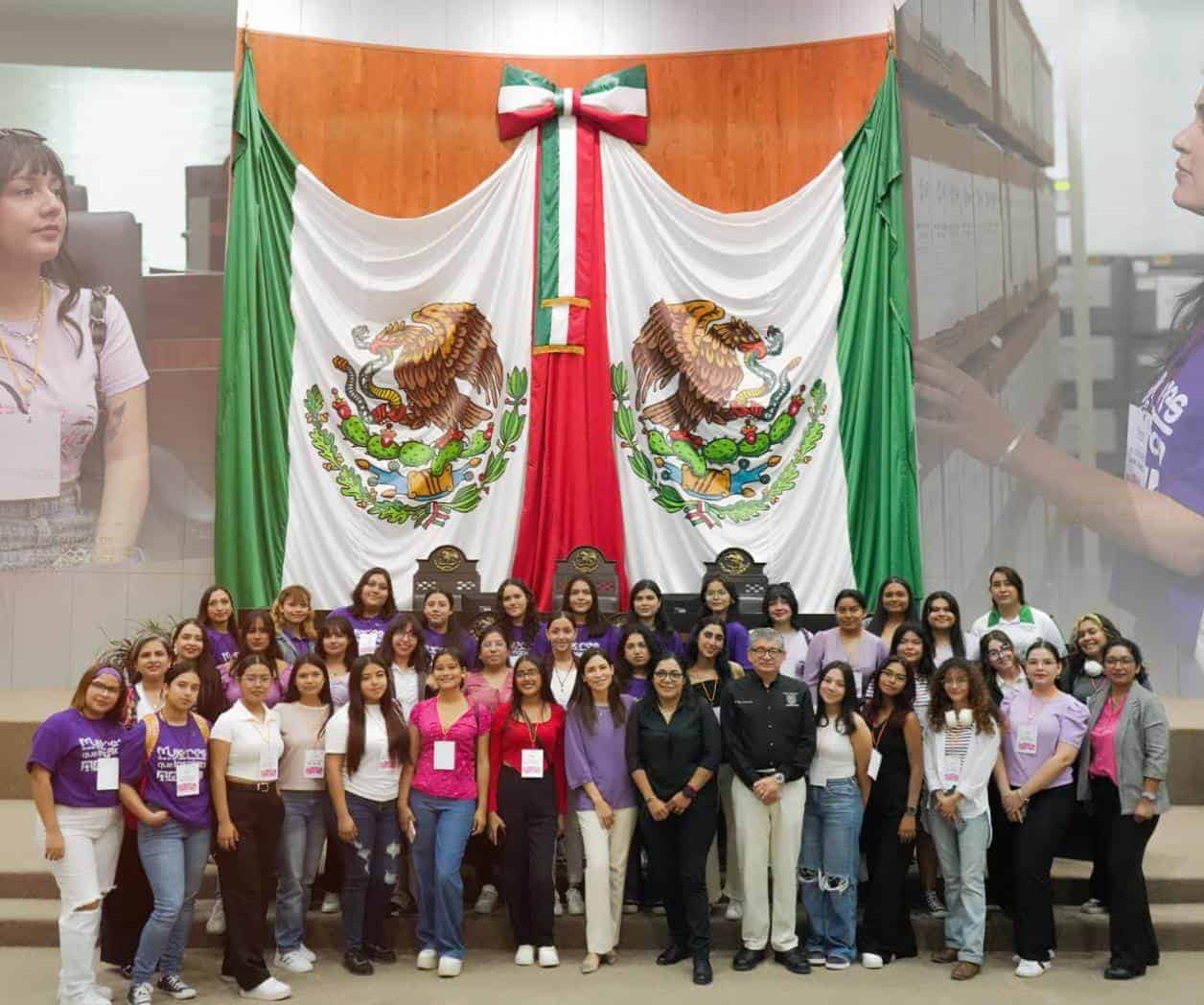 Alumnas UAT visitan el Congreso del Estado