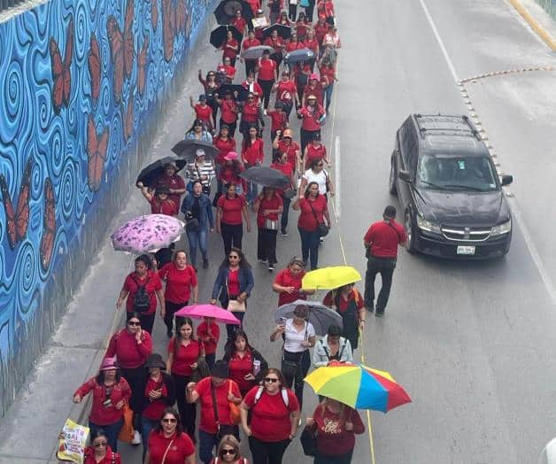 Avanza contingente magisterial a la presidencia municipal de Reynosa