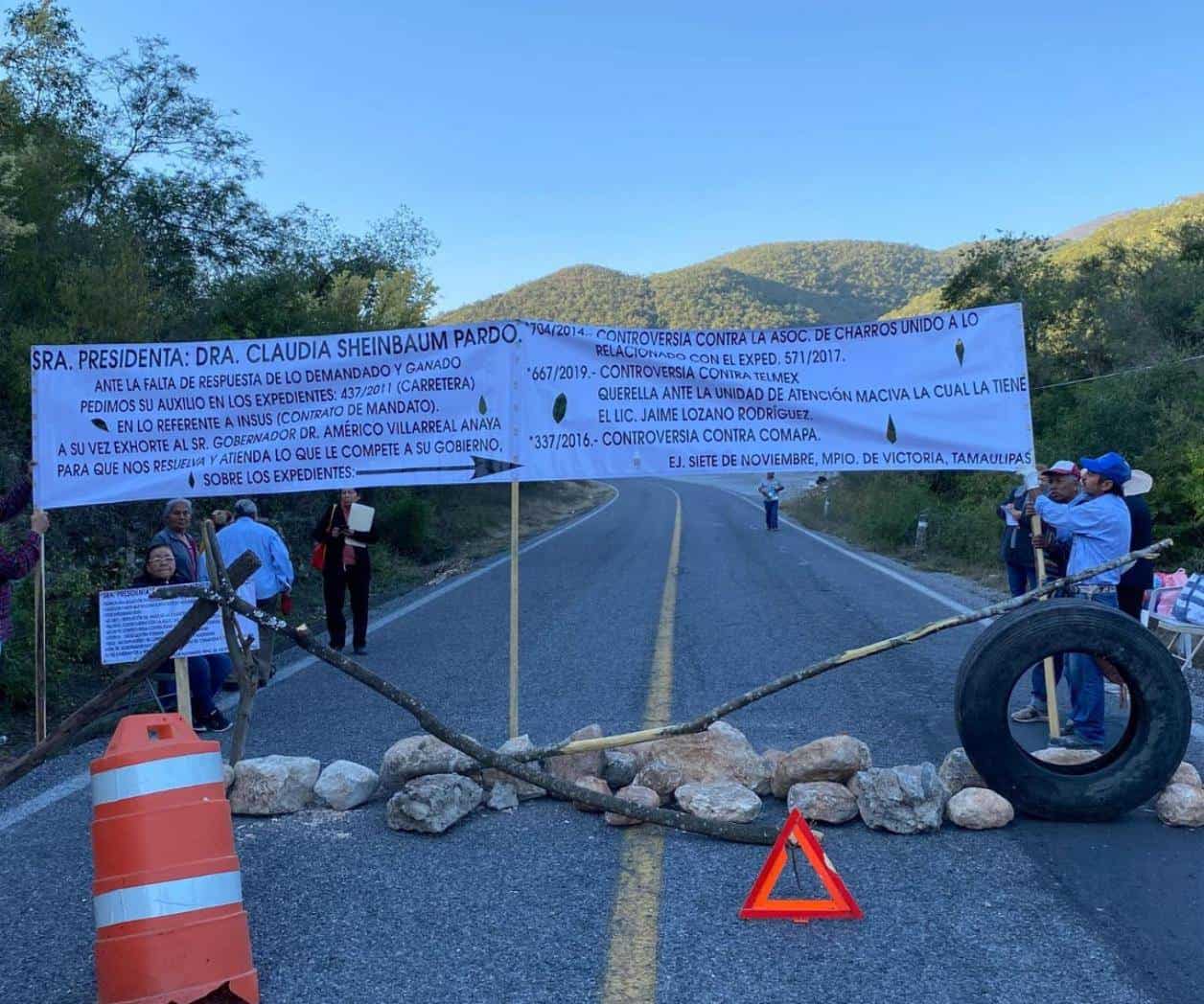 Bloquean carretera Victoria-Jaumave