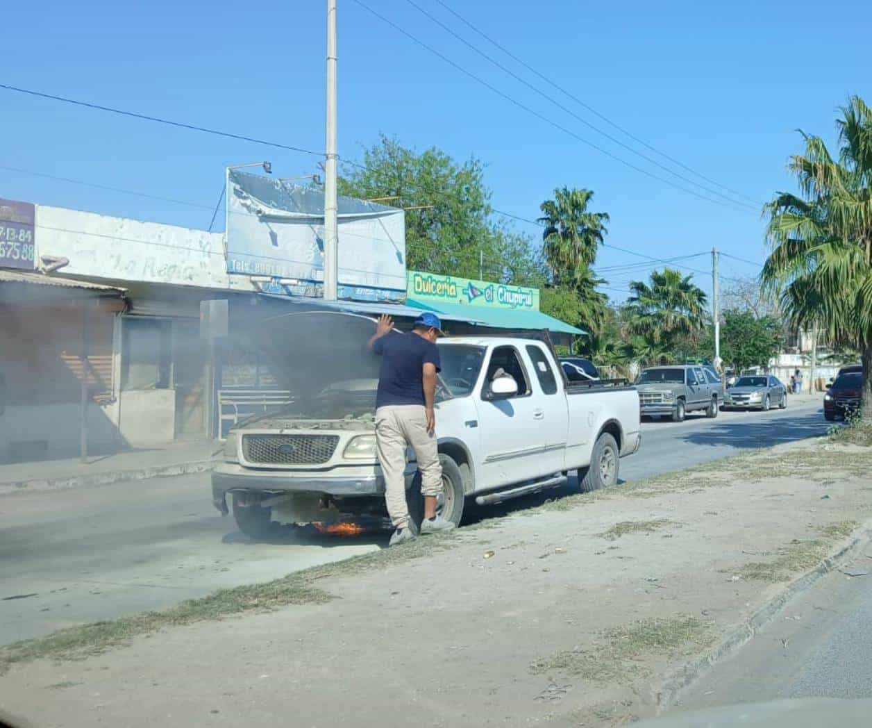 Arde camioneta en la Pedro J. Méndez