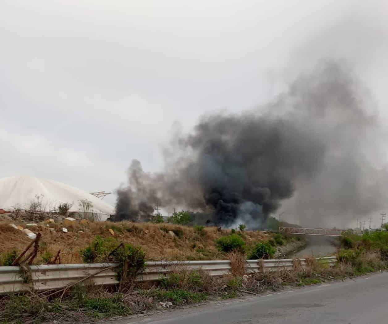 Amenaza incendio con alcanzar a las viviendas