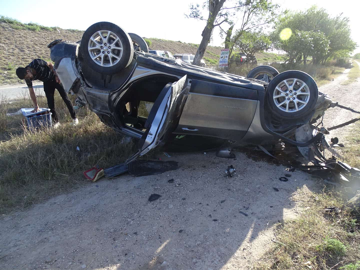 Presta Jeep y lo voltean