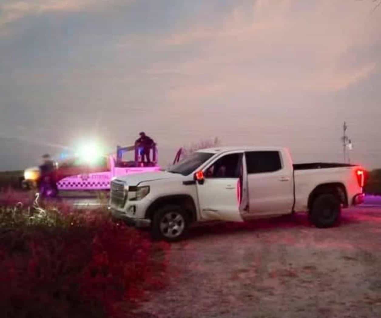 Guardia Estatal asegura camioneta robada y arsenal