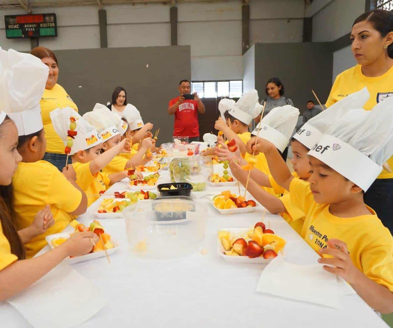 Presentan maestros muestra gastronómica