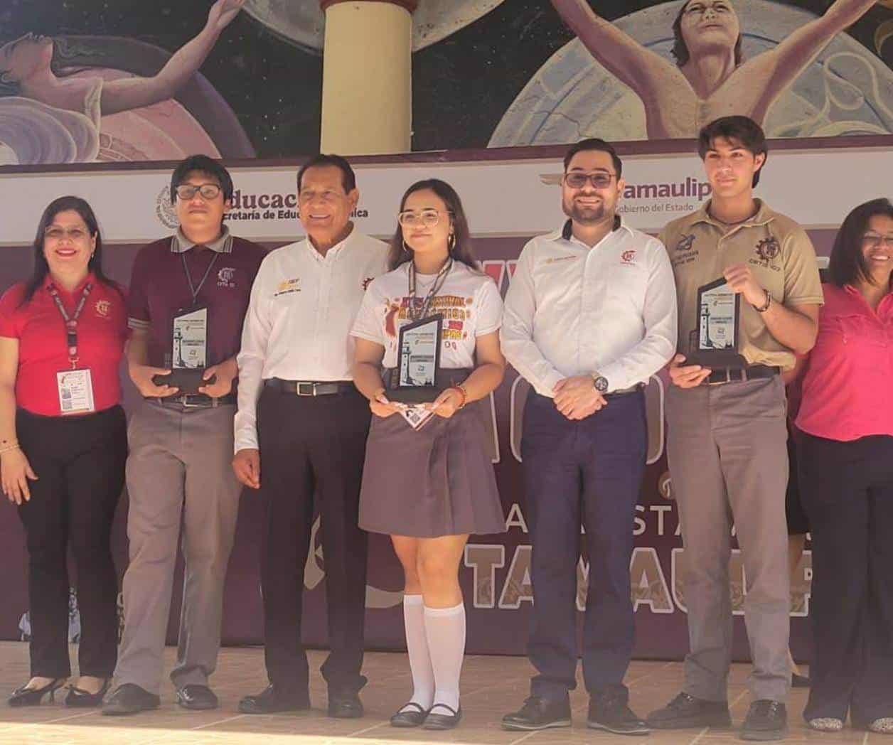 Destacan alumnos en Festival Académico