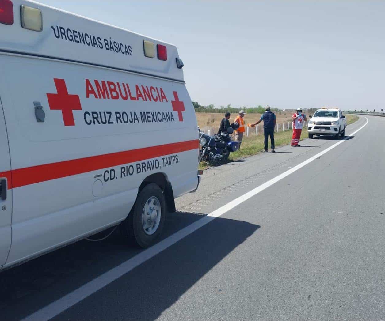 Impacta motocicleta contra ambulancia