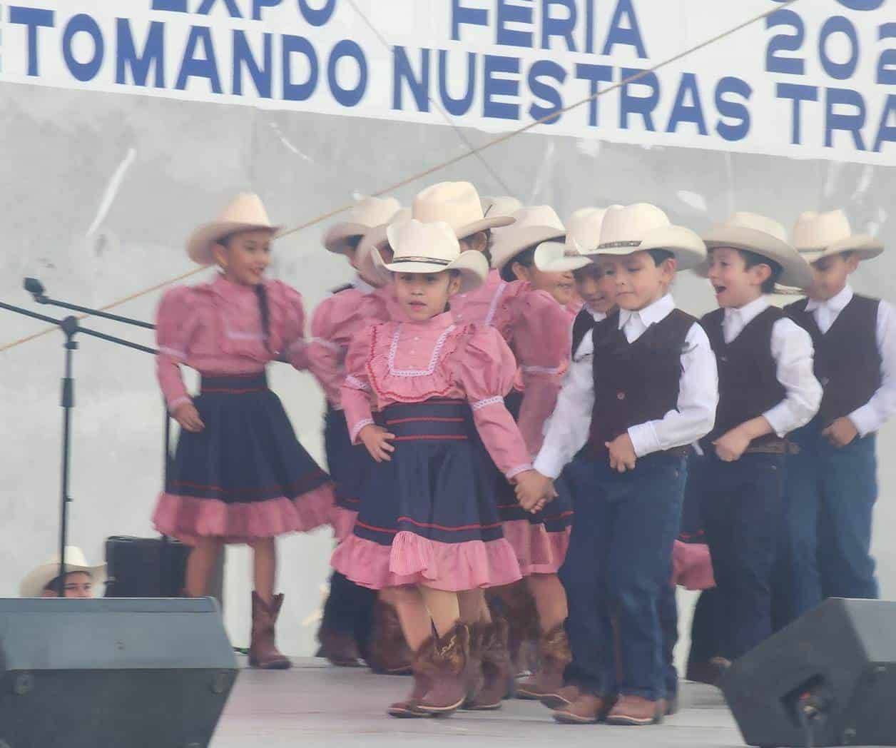 Participan estudiantes en el Teatro del Pueblo 