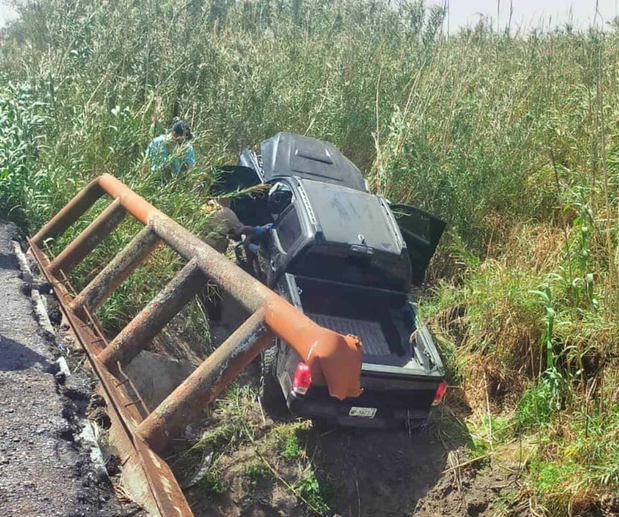 Muere conductor en una volcadura